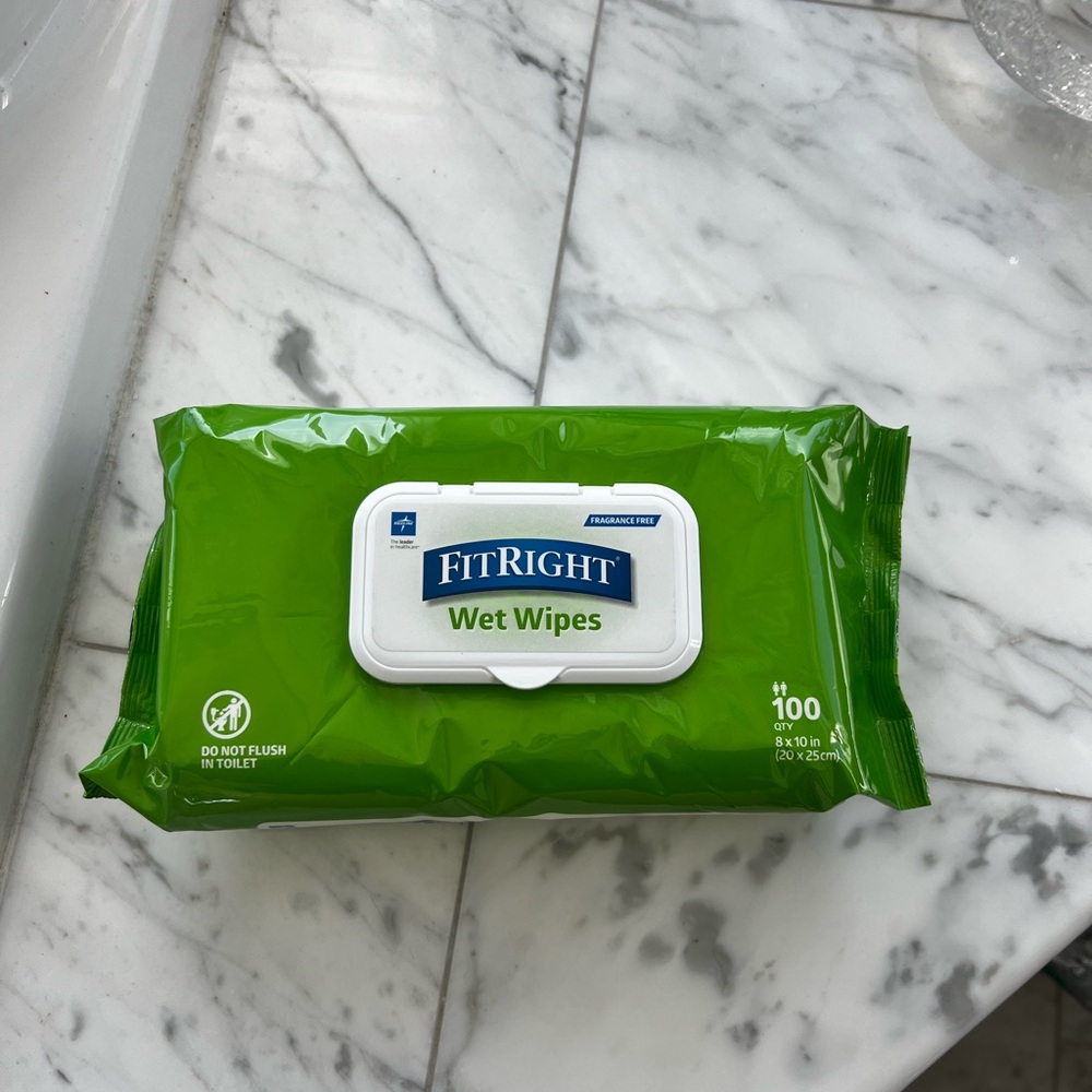 NWT FitRight Aloe Scented Wet Wipes8" x 10" Peel and Reseal 100 Pack